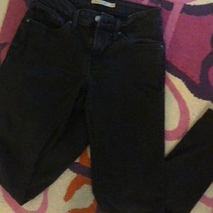 Black Levi’s 811 Curvy skinny jeans 👖